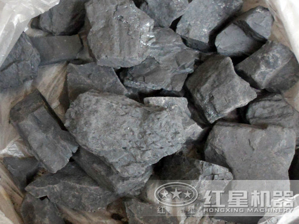 一臺(tái)用于破碎煤矸石的移動(dòng)粉碎機(jī)_70噸/小時(shí)，出料粒度20以下