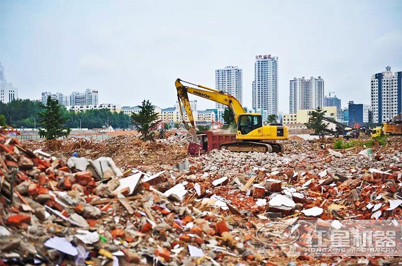 建筑廢料磚渣破碎機(jī)多少錢一套？用移動(dòng)破碎機(jī)效果好嗎？