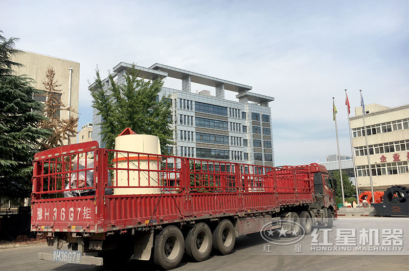 客戶復(fù)合式破碎機(jī)發(fā)貨現(xiàn)場